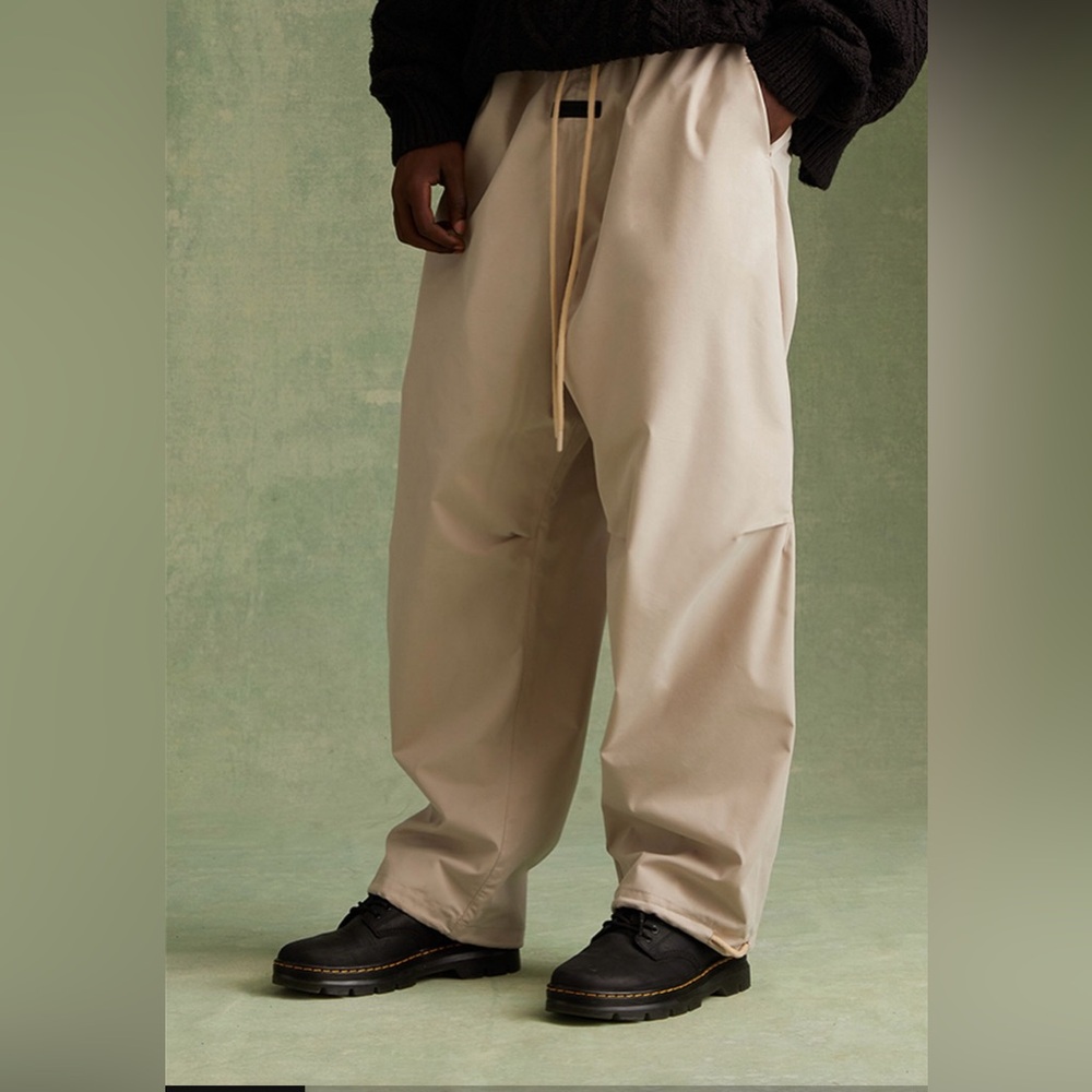 Fear of God essentials  Wide-Leg Drawstring Chinos in Light Beige size XL